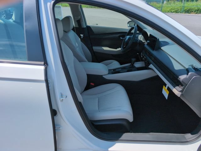 New 2026 Platinum White Pearl Honda LX image 11