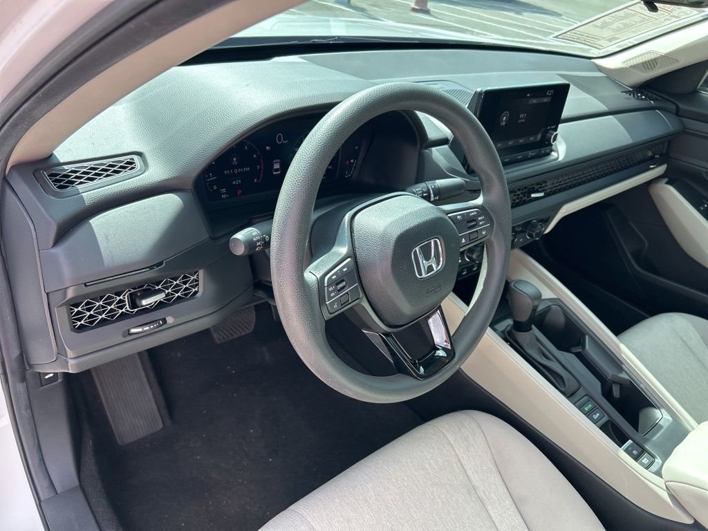 Used 2025  Honda SE image 22