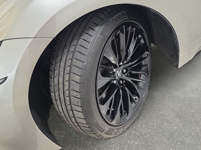 Used 2018 Silver Lexus 500 Base image 30