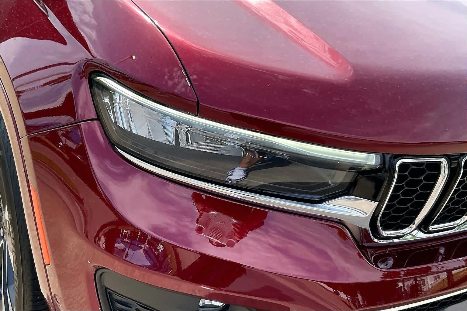 Used 2021 Velvet Red Pearlcoat Jeep Overland image 27