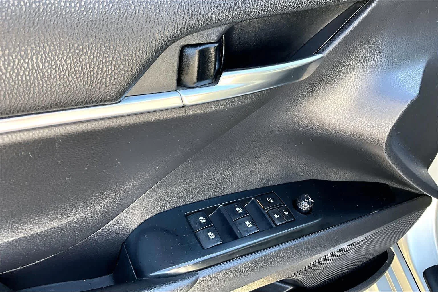 Used 2020 Celestial Silver Metallic Toyota SE image 31