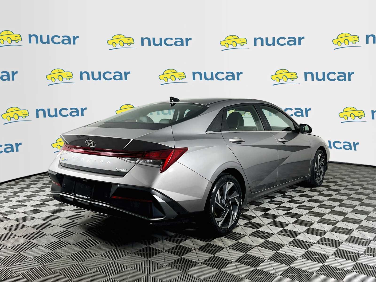 Used 2024 Fluid Metal Hyundai Limited image 7