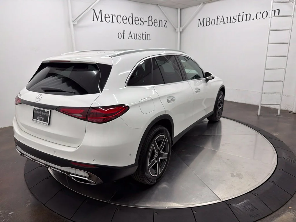New 2027 White Mercedes-Benz GLC 300 image 7