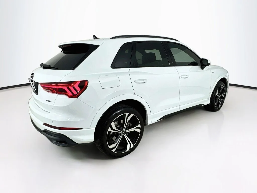 Used 2024  Audi Premium Plus image 7