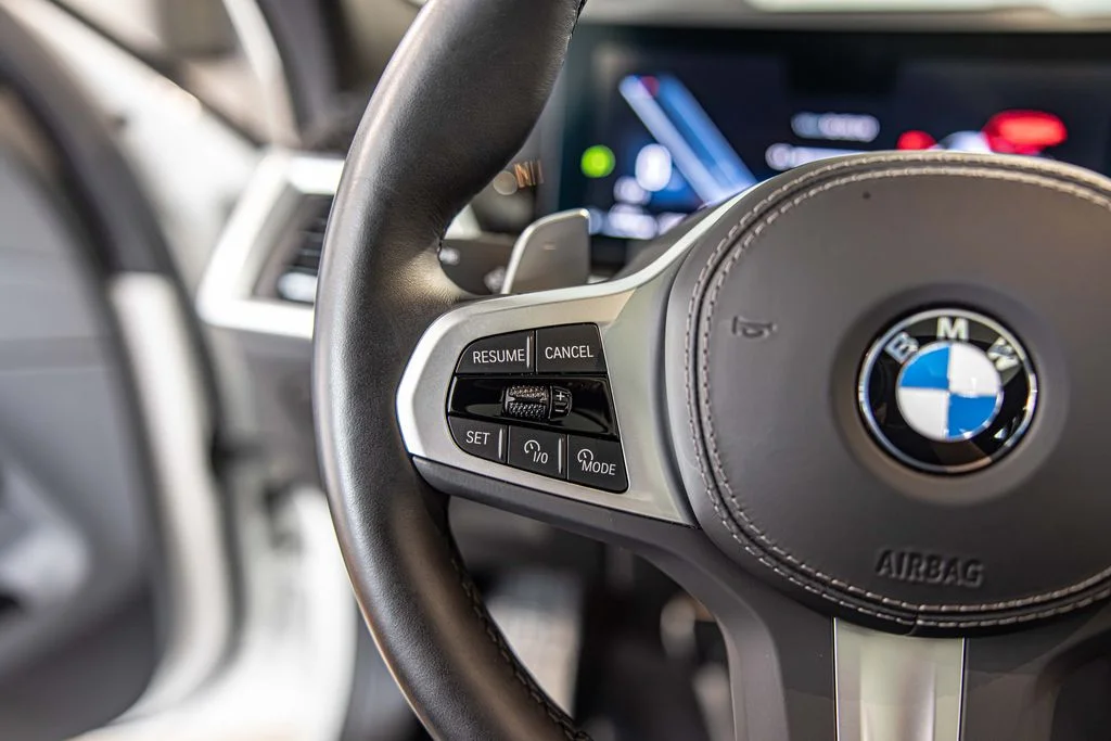 Used 2024 White BMW xDrive40i image 25