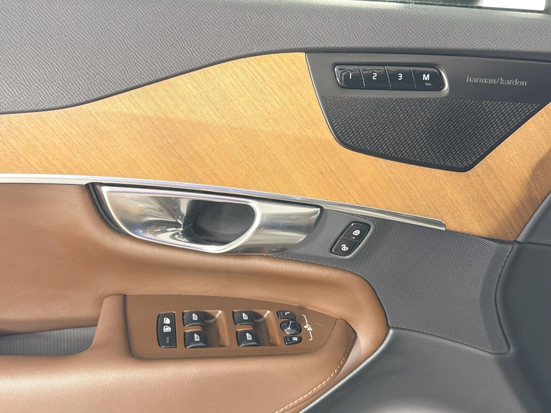Certified Used 2023 Bright Dusk Volvo Plus image 17