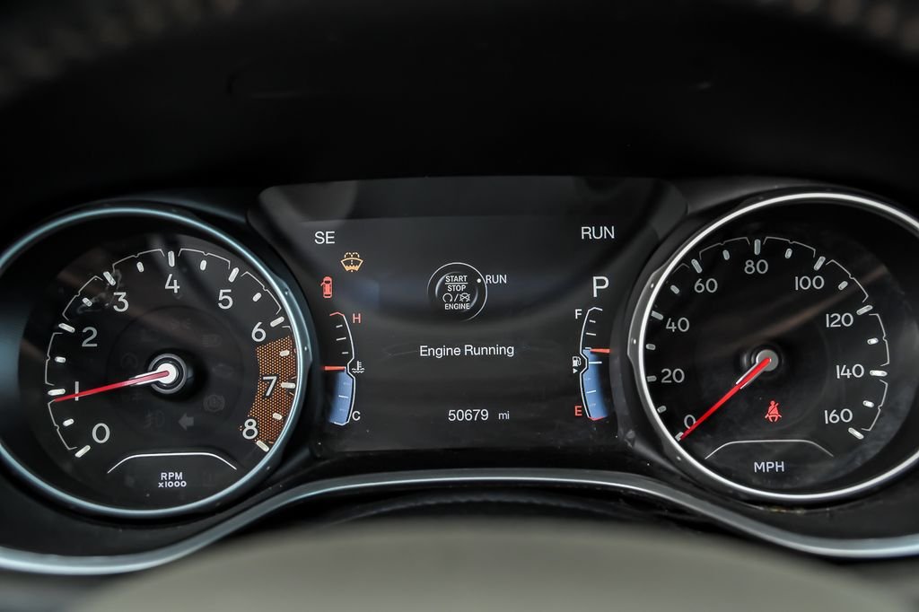 Used 2020 Silver Jeep Latitude image 20