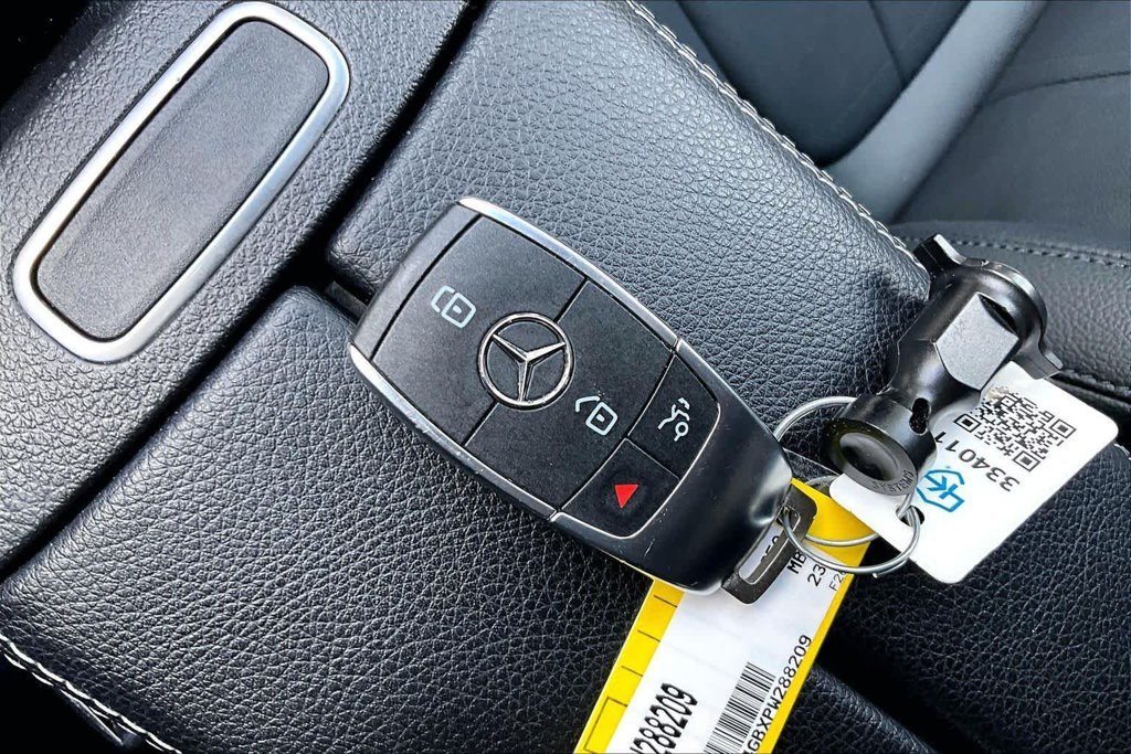 Used 2023  Mercedes-Benz GLB 250 image 15