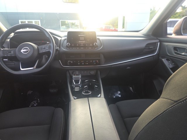 Used 2024 Silver Nissan S image 18