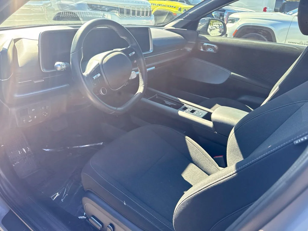 Used 2024 Blue Hyundai SE image 3