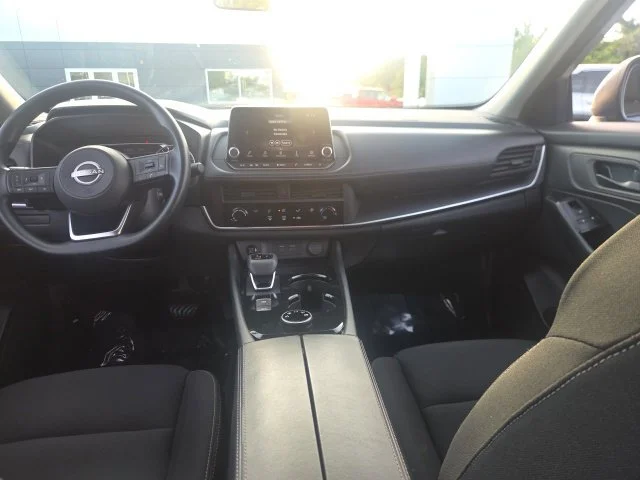 Used 2024 Silver Nissan S image 17