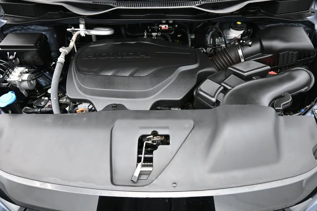 Used 2025 Black Honda EX-L image 16
