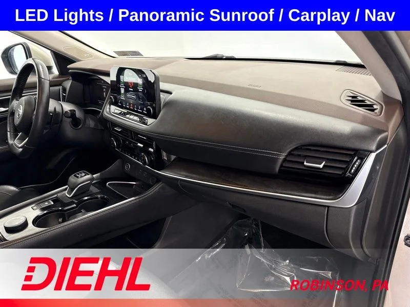 Used 2021 Gold Nissan Platinum image 17