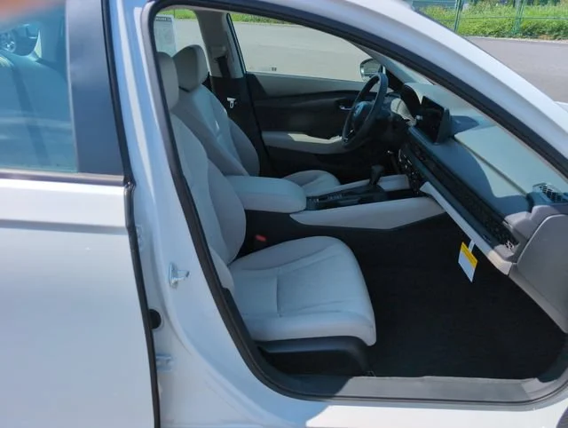 New 2026 Platinum White Pearl Honda LX image 11