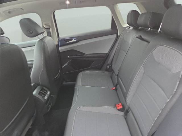 Used 2024 Deep Black Volkswagen 1.5T SE image 32