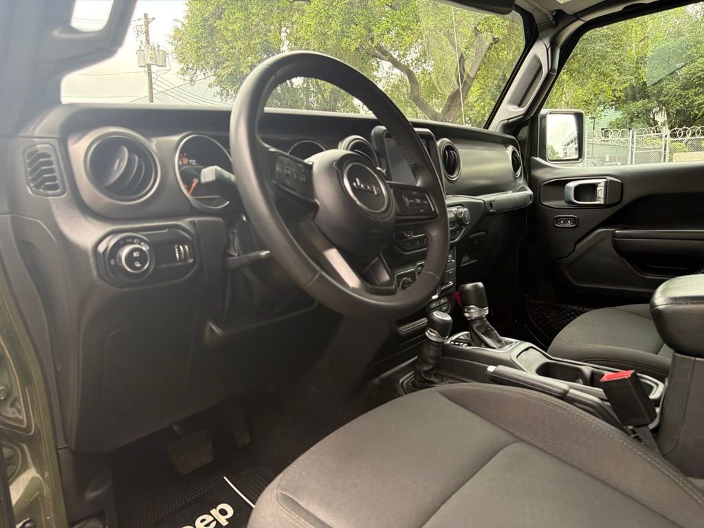 Used 2023 Green Jeep Sport S image 13