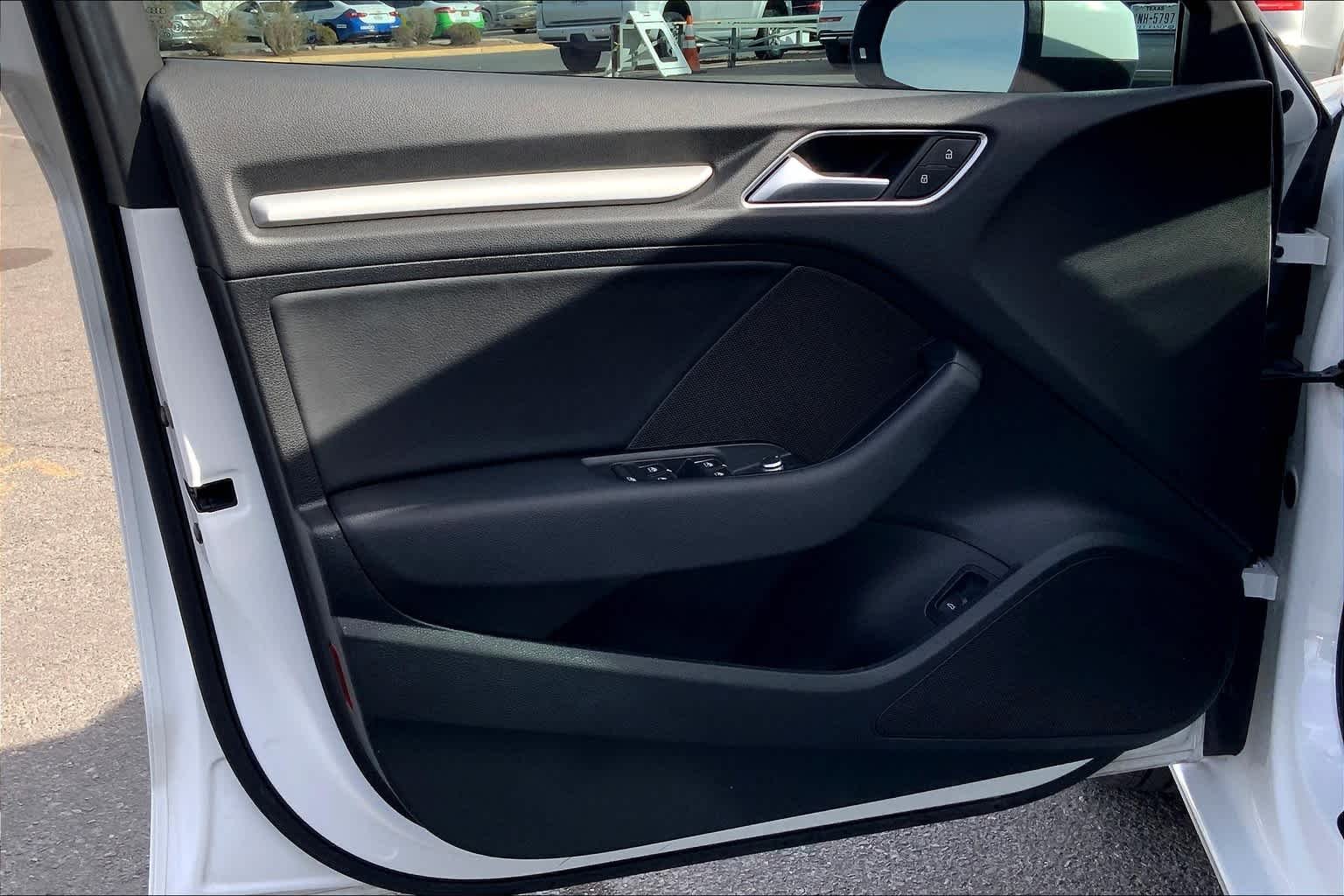 Used 2018 Ibis White Audi Tech Premium image 21