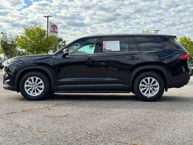 Used 2024  Toyota XLE image 4