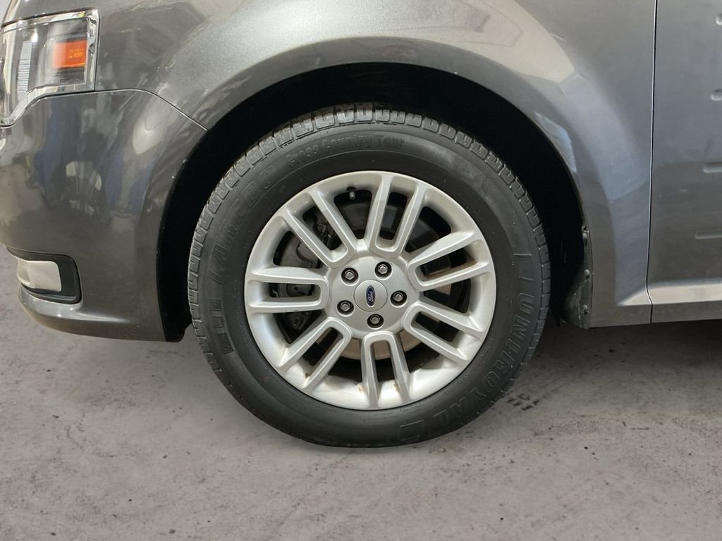 Used 2019 Gray Ford SEL image 9