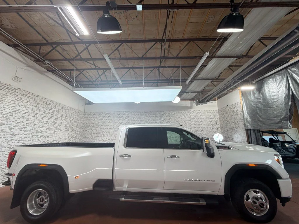 Used 2020 White Frost Tricoat GMC Denali image 8