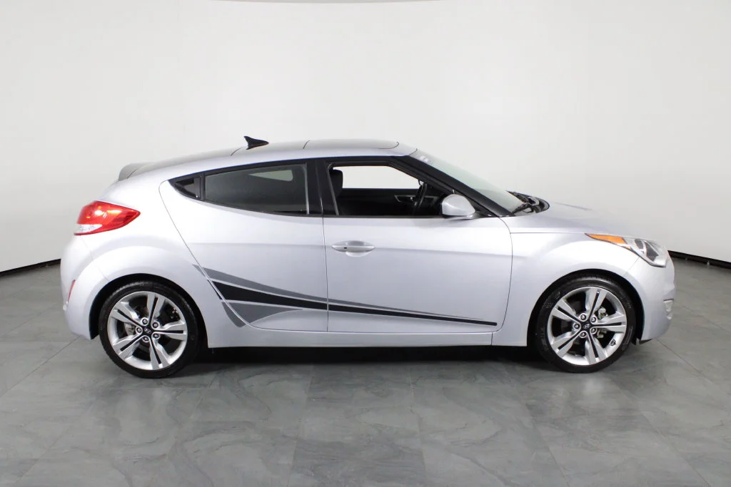 Used 2017 Silver Hyundai Value Edition image 10