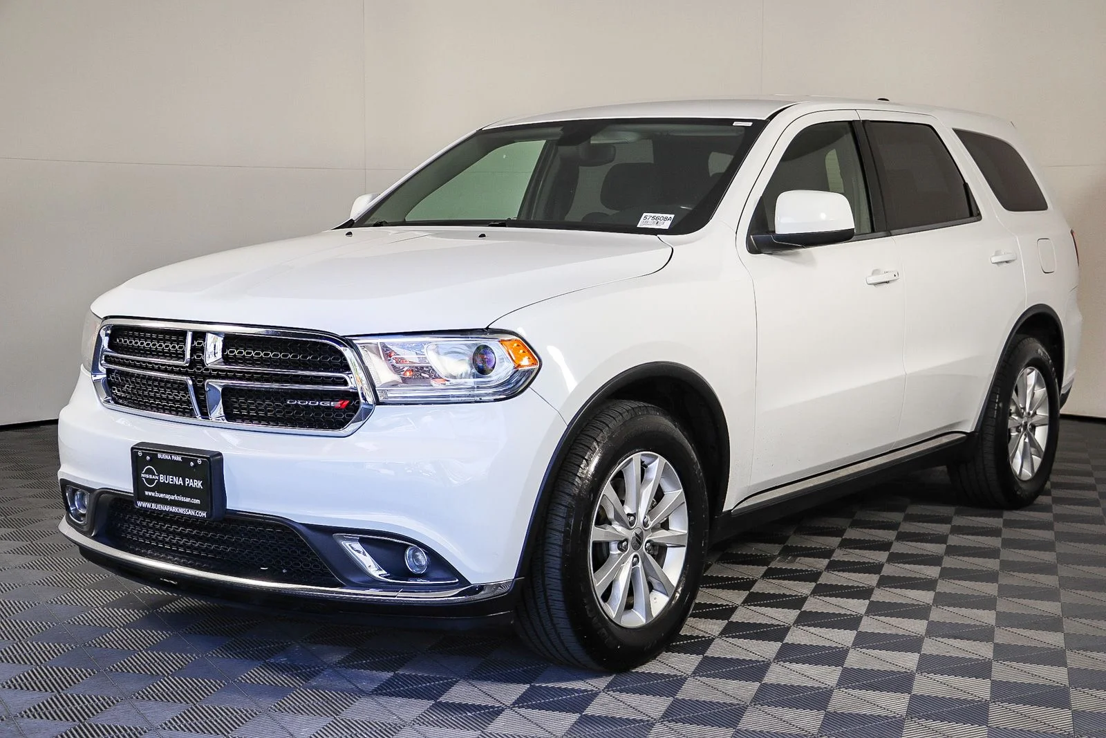 Used 2019 White Dodge SXT image 3