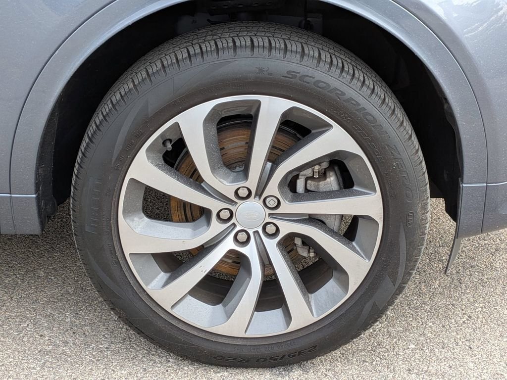 Used 2023  Land Rover SE R-Dynamic image 8