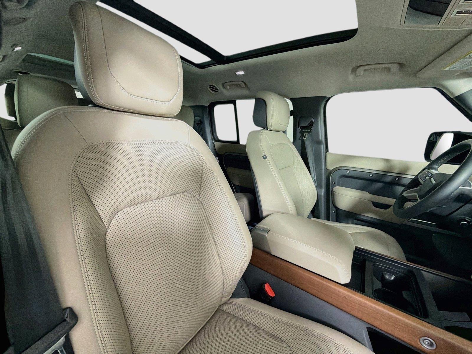 Used 2024 Silicon Silver Land Rover S image 30
