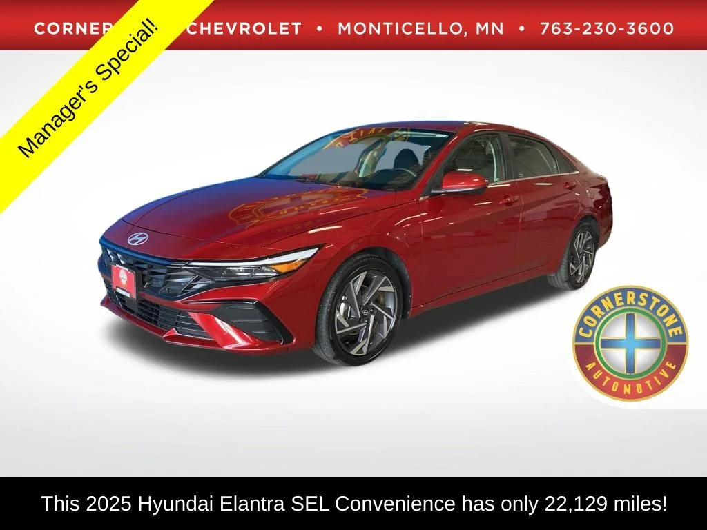 Used 2025 Red Hyundai SEL Convenience image 1