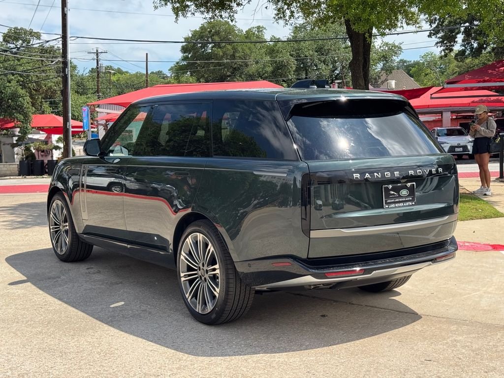 New 2026 Belgravia Green Metallic Land Rover SE image 6