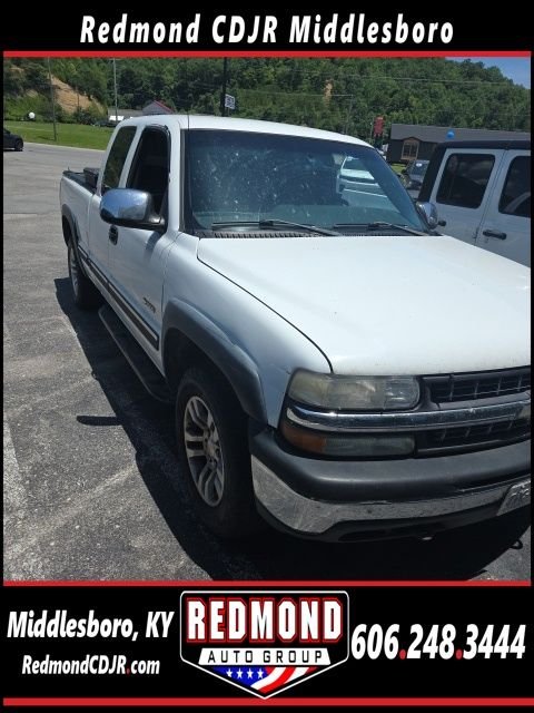 Used 2002 White Chevrolet LT image 1