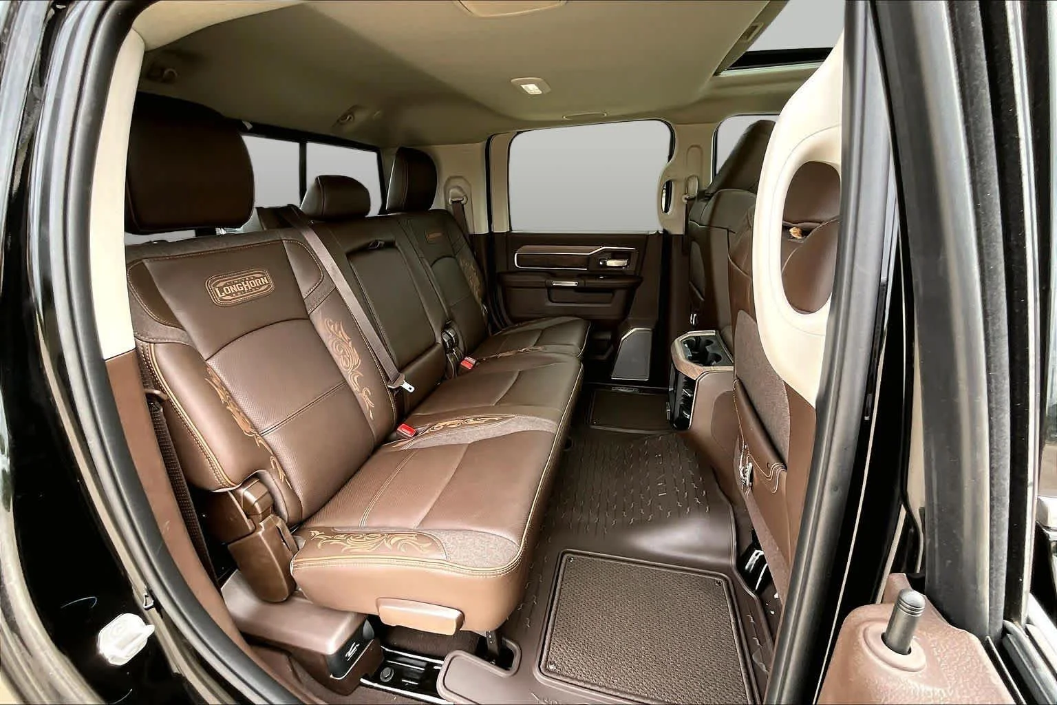 New 2026 Diamond Black Crystal Pearl-Coat Exterior Paint RAM Longhorn image 23