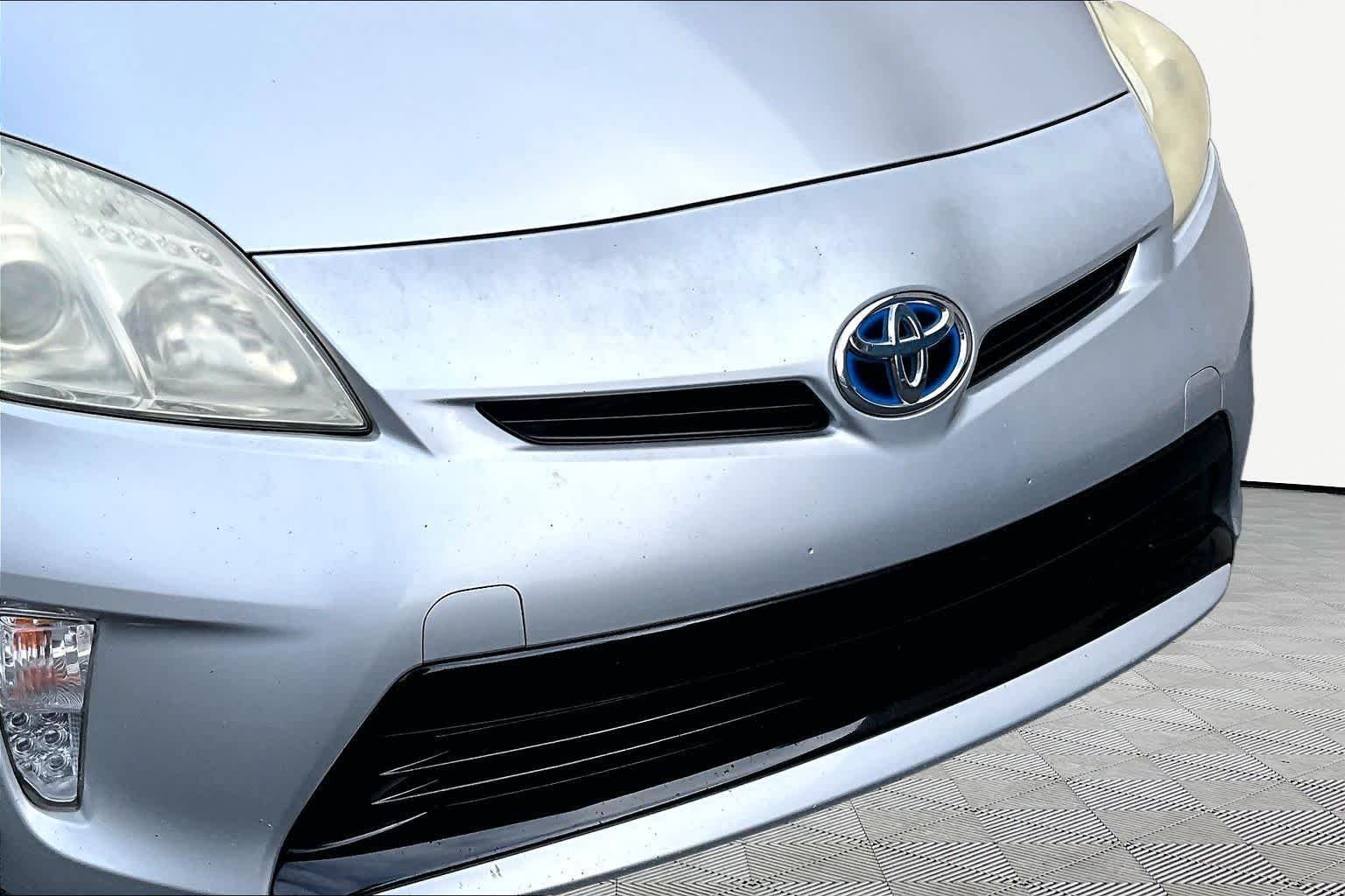 Used 2013 Classic Silver Metallic Toyota Two image 29
