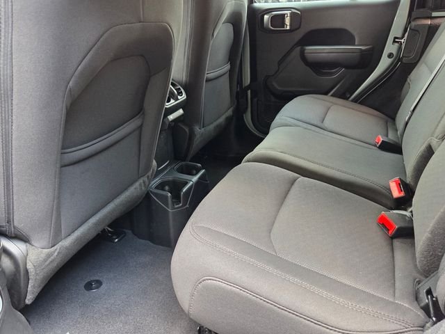 Used 2023  Jeep Sport S image 12