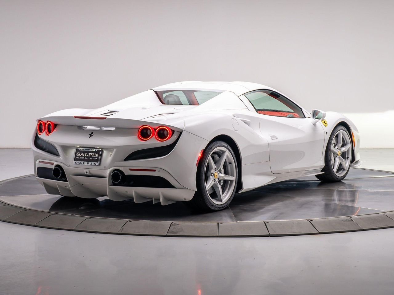 Used 2022 Bianco Cervino - Extra Campionario Ferrari Spider image 13