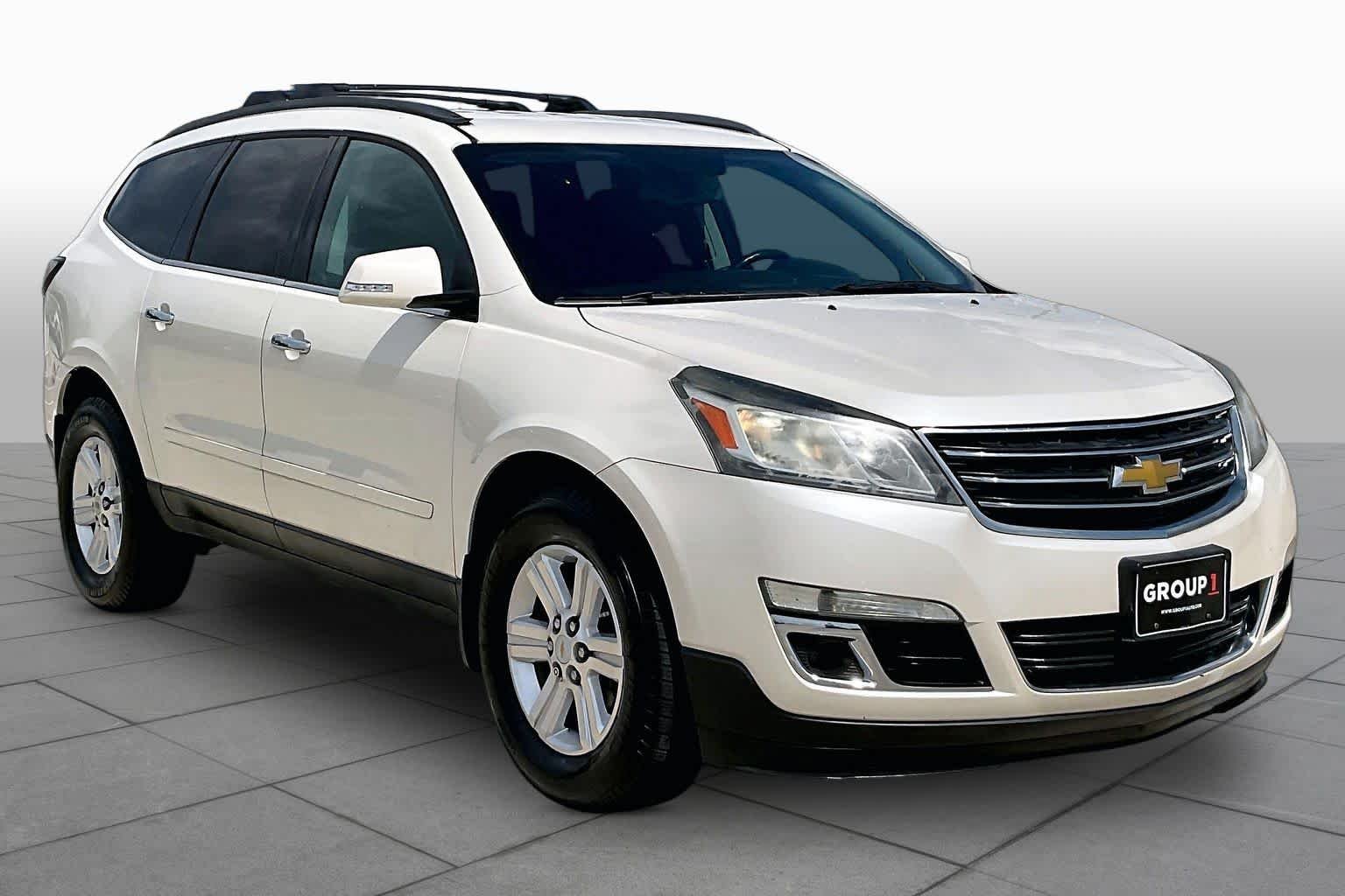 Used 2013 White Diamond Tricoat Chevrolet LT image 3