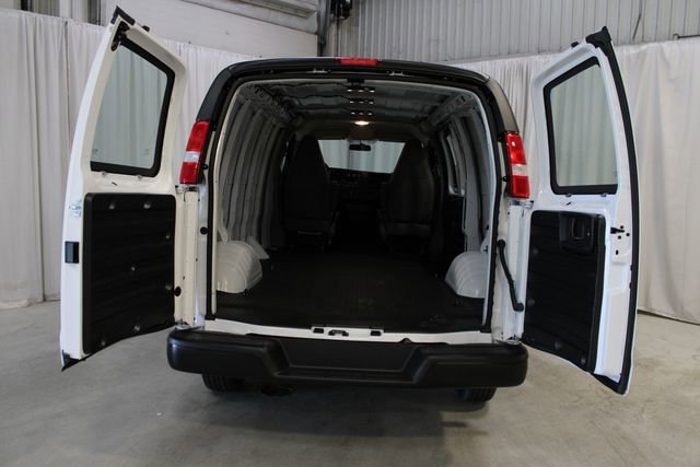 New 2026 Summit White GMC Work Van image 31