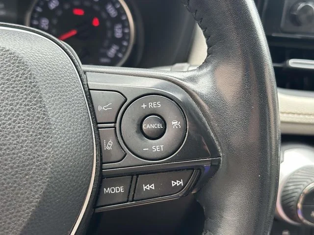 Used 2021 Red Toyota XLE Premium image 28
