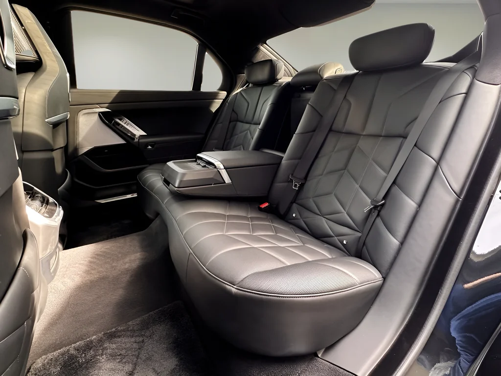 2025 BMW 7 Series 760i - Photo 23