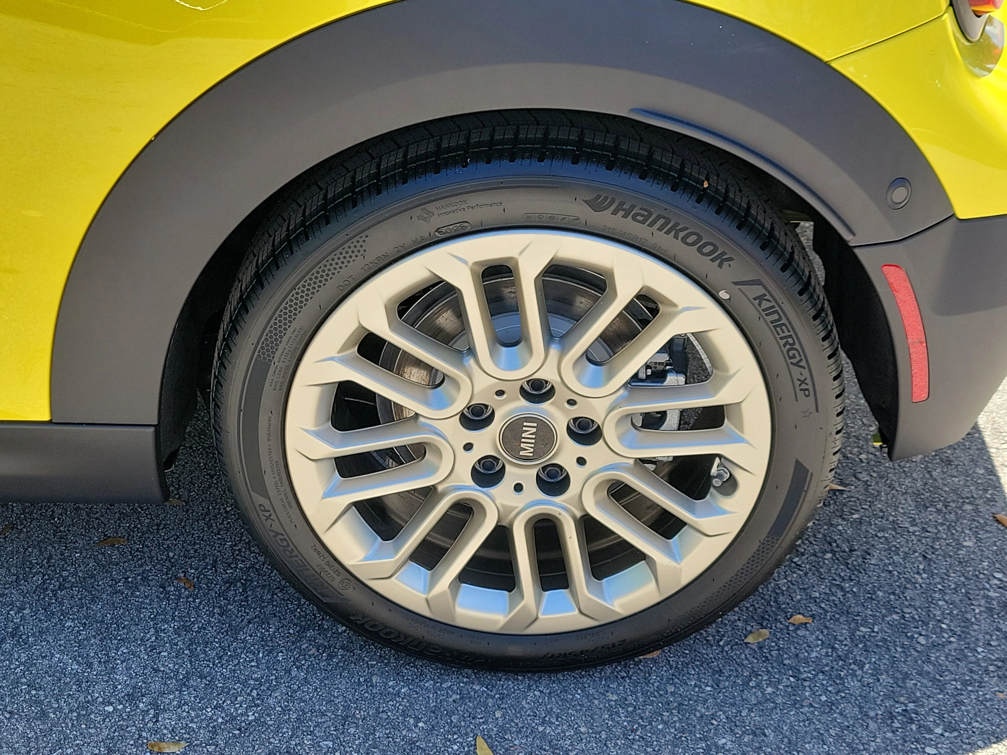 New 2026 Yellow MINI Signature Plus image 6