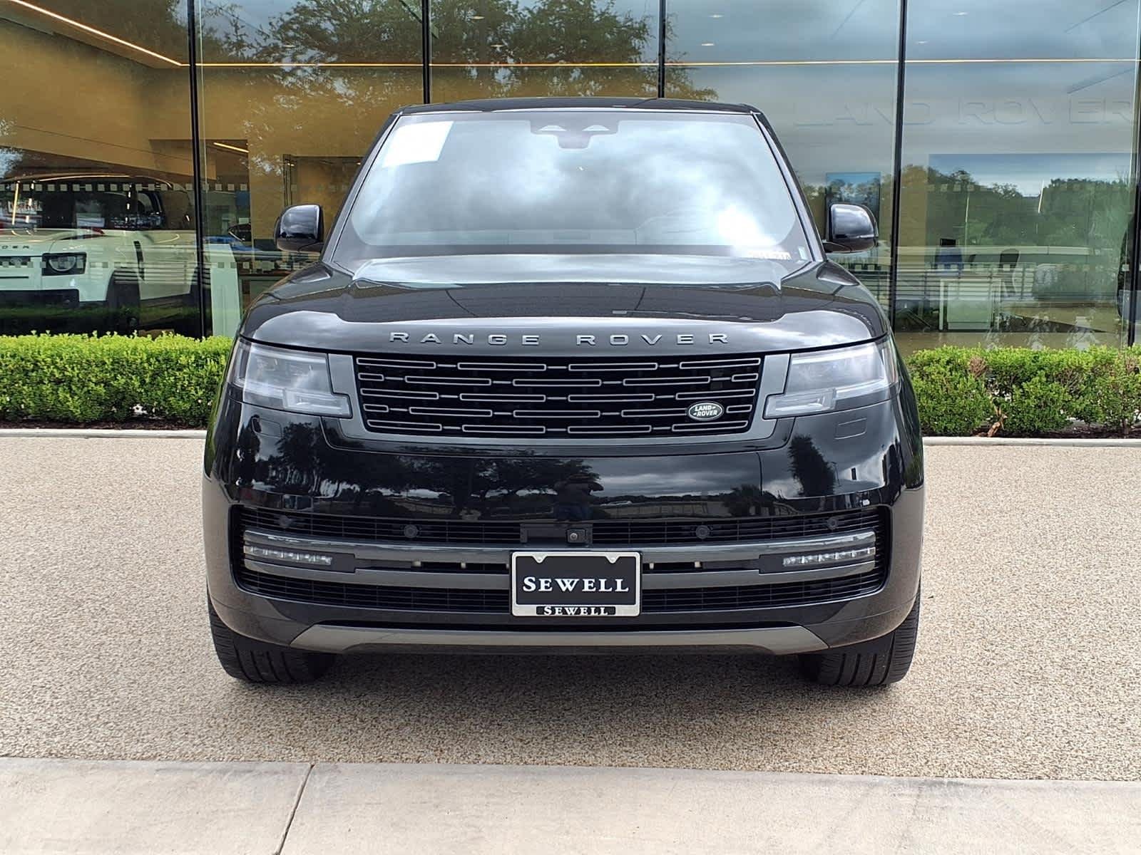 Certified Used 2025 Santorini Black Metallic Land Rover SE image 3