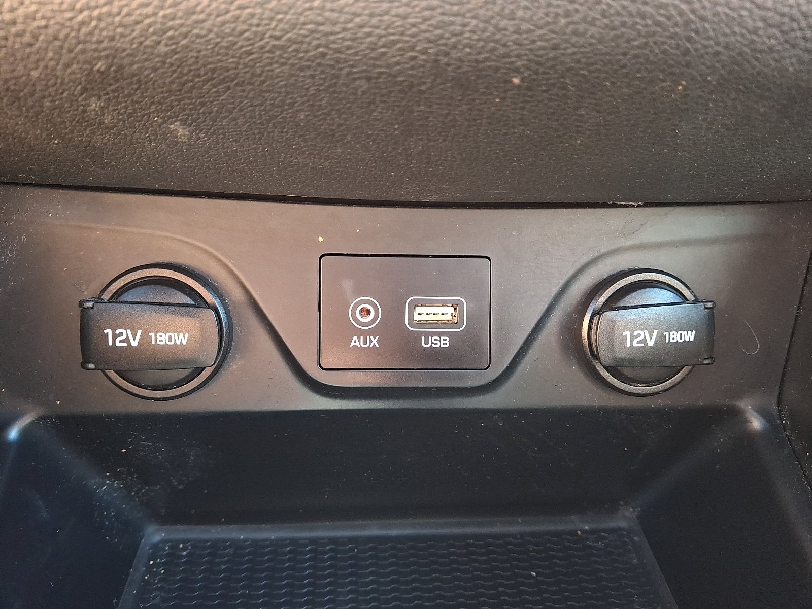 Used 2018 Molten Silver - T8T Hyundai Limited image 25