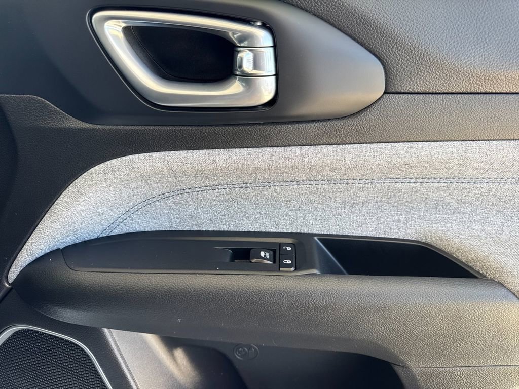Used 2024 White Jeep Latitude image 19