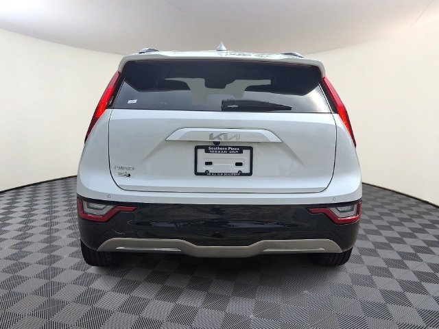 Used 2023 White Kia Wave image 6