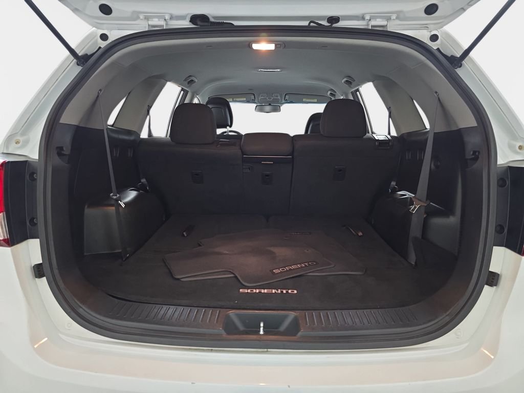 Used 2015 Snow White Pearl Kia LX image 14