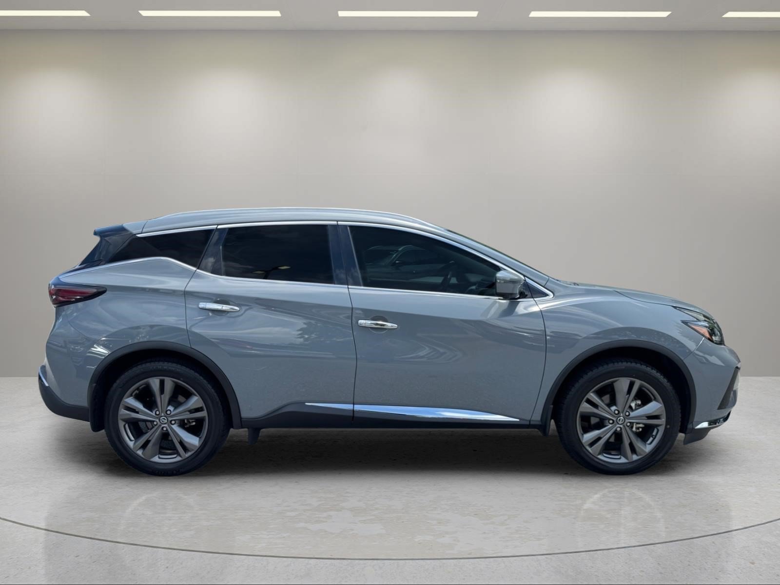 Used 2022 Boulder Gray Pearl Nissan Platinum image 6