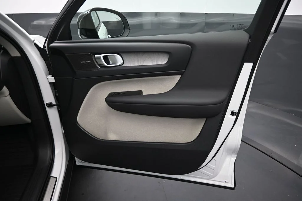 New 2026 Crystal White Volvo Plus image 19