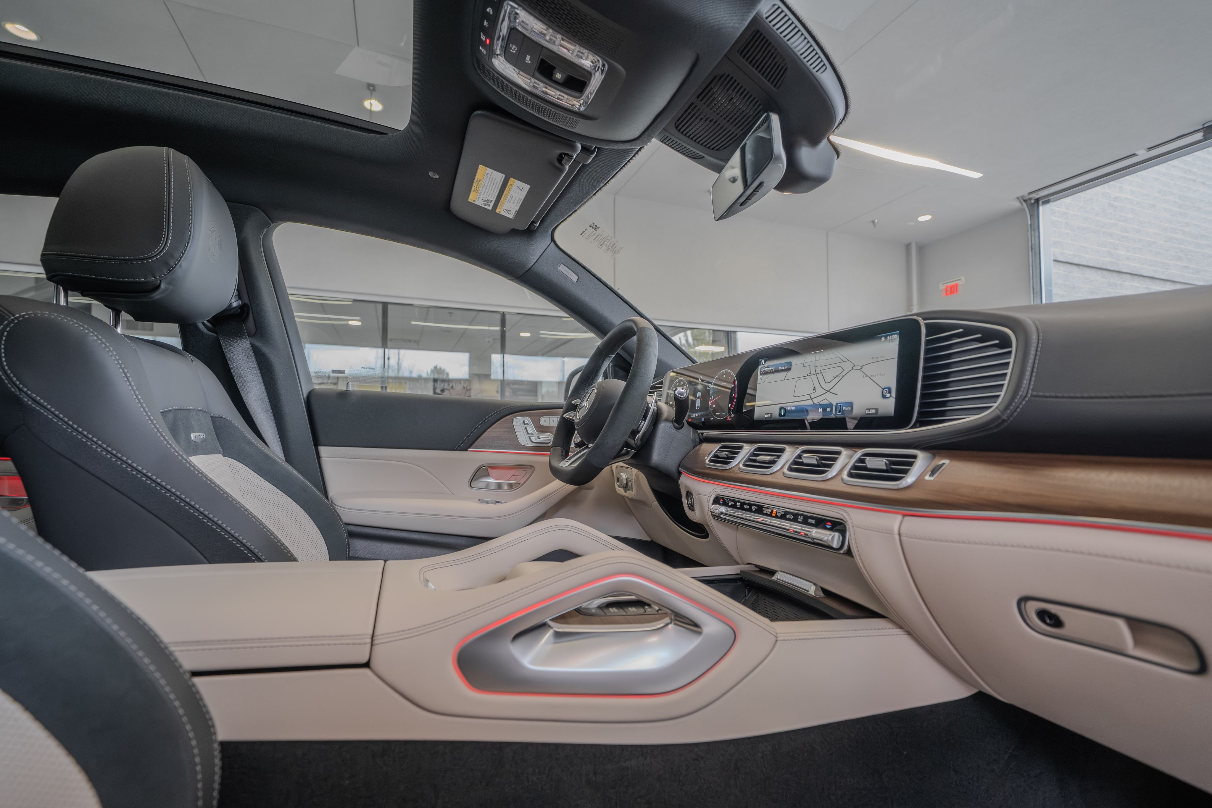 New 2026 MANUFAKTUR Moonlight White Metallic Mercedes-Benz GLE 53 AMG® image 17