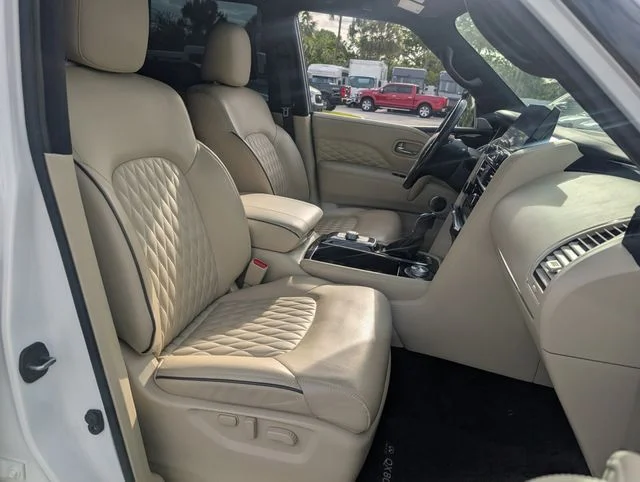 Used 2024 White INFINITI Sensory image 16