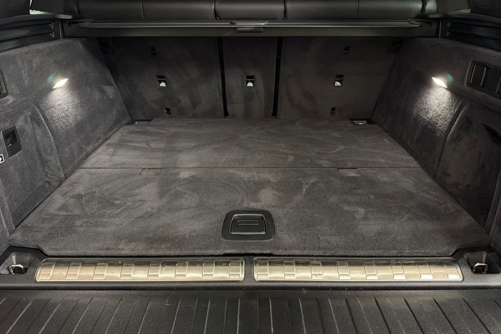 Used 2024 Skyscraper Grey Metallic BMW xDrive50e image 15